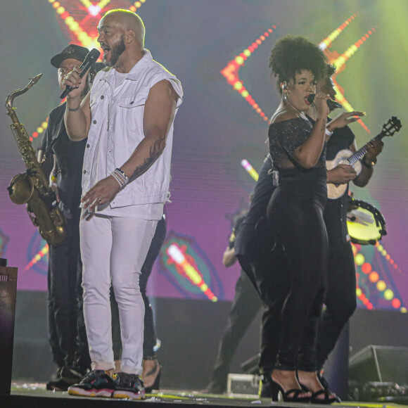 Belo subiu ao palco e deixou os fãs animados