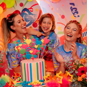 Lorena Queiroz fez nova festa de 11 anos inspirada no carnaval