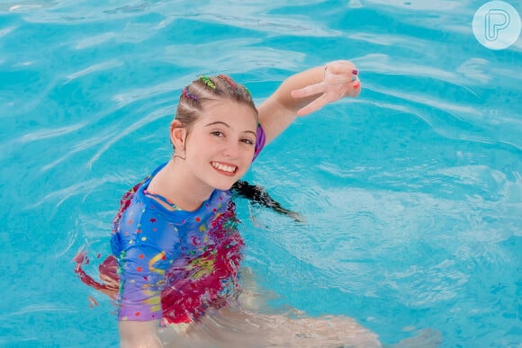 Lorena Queiroz organizou festa com direito a piscina, sorvete, doces e músicas