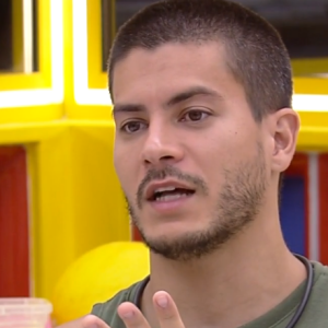 BBB 22: Arthur Aguiar ainda levantou a hipótese de os moradores da própria casa terem que entrar em um consenso para decidir quem voltaria