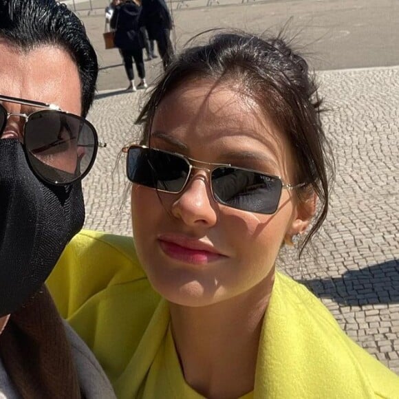 Gusttavo Lima publicou selfie com Andressa Suita diante do Santuário de Fátima 