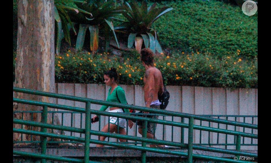 Fotos de Vitão com Giullia Buscacio reforçam ainda mais os rumores de romance entre os dois