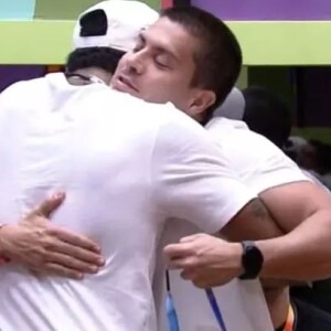 Arthur Aguiar deu a imunidade do Anjo a Paulo André, ficante de Jade no 'BBB 22'