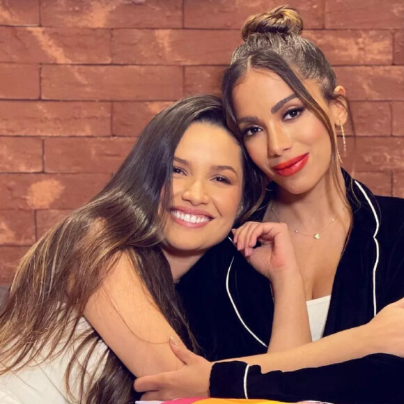 Juliette Freire brincou dizendo que estava com ciúmes de Anitta com Bruna Marquezine