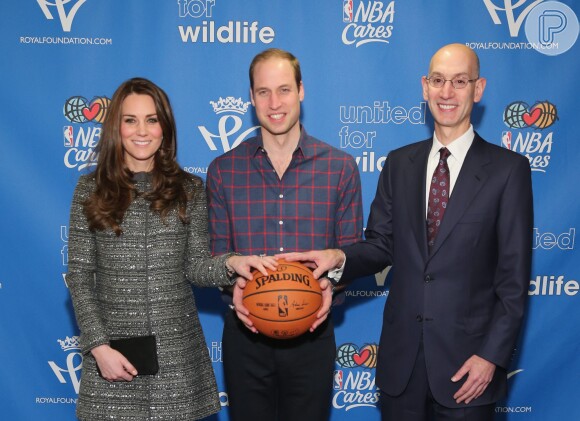Kate Middleton e príncipe William posaram antes do jogo de basquete