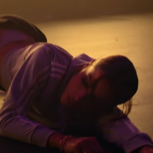 El Paso de Anitta: a coreografia viralizou no TikTok e levou a música a se tornar uma das 30 faixas mais executadas no mundo pelo Spotify