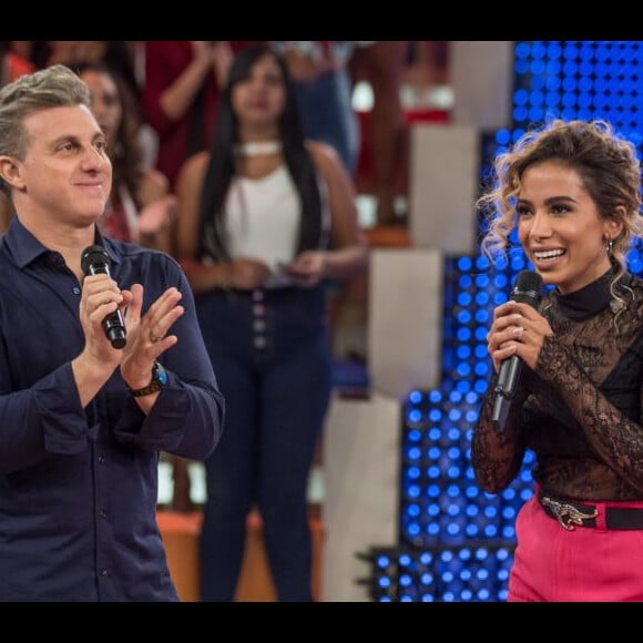 Envolver, de Anitta, em 1º lugar no mundo: 'Como sempre, nossa Girl From Rio vai dando voos cada vez mais altos e ganhando o mundo!', disse Luciano Huck