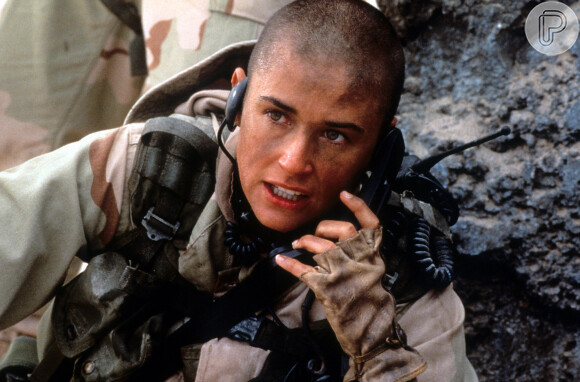 Em 'Até o Limite da Honra', Demi Moore raspou os cabelos para interpretar a primeira mulher a entrar na Marinha dos Estados Unidos
