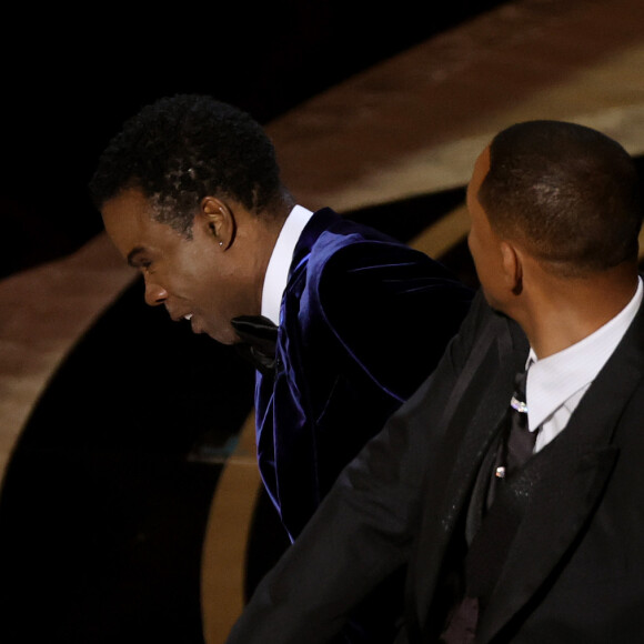 Will Smith subiu ao palco e deu um tapa na cara de Chris Rock após piada com Jada Pinkett Smith