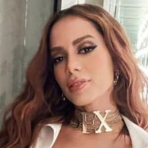 Anitta comemora aniversário na Tailândia