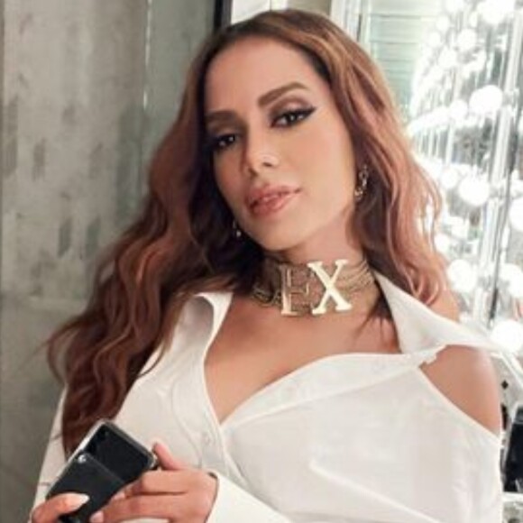 Anitta comemora aniversário na Tailândia