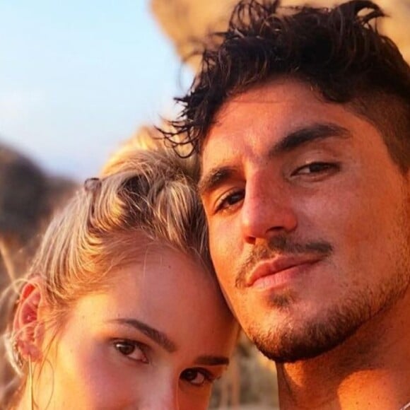 Gabriel Medina posta mensagem e fãs apontam indireta à Yasmin Brunet