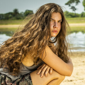 Maria Marruá (Juliana Paes) quase se livra de Juma (Alanis Guillen) na novela 'Pantanal'