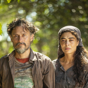 Maria Marruá (Juliana Paes) e o marido, Gil (Enrique Diaz), se mudaram do Sarandí para o Pantanal na novela 'Pantanal'