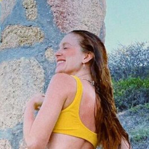 Bumbum de Marina Ruy Barbosa foi destaque em biquíni fio-dental amarelo em fotos publicadas nas redes sociais no ano passado