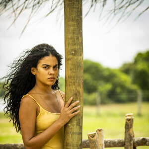 Muda (Bella Campos) protege Juma Marruá (Alanis Guillen) e expulsa Lúcio (Erom Cordeiro) na novela 'Pantanal'