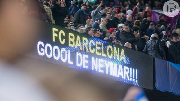 O público do Camp Nou vibra com gol de Neymar pelo Barcelona