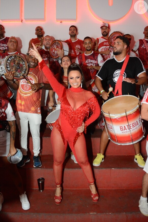 Por causa da gravidez, Viviane Araújo usará uma fantasia mais confortável neste Carnaval