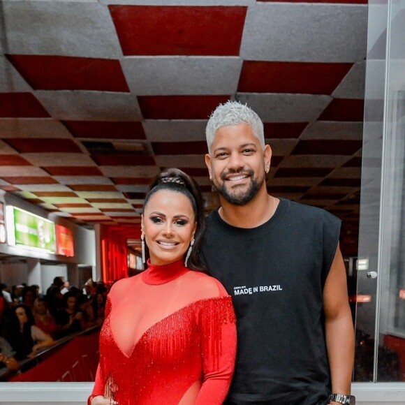 Viviane Araújo posou ao lado do marido, Guilherme Militão