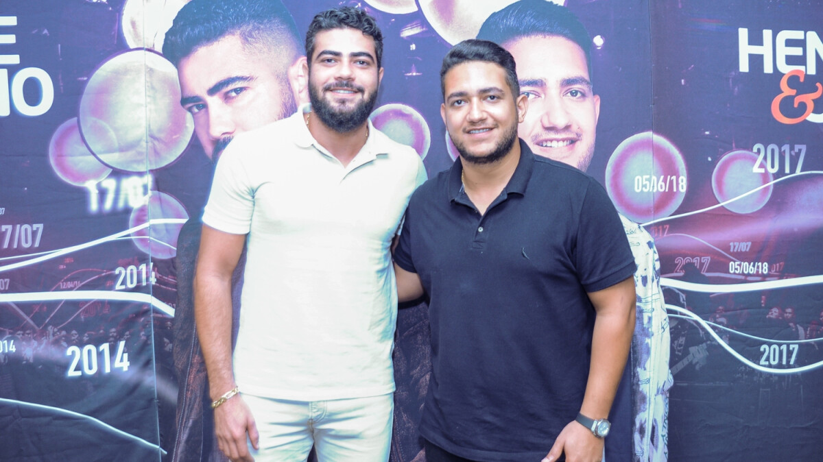 Dupla de Juliano, Henrique posta foto rara com filhos e web nota semelhança  com cantor. Veja! - Purepeople