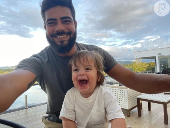 Foto do sertanejo Henrique com filho mais novo rouba a cena na web