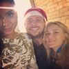Anitta se diverte em festa com Leo Fuchs e Carolina Dieckmann