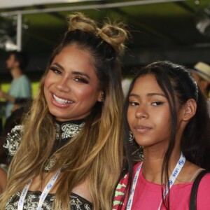 Lexa e a irmã exibiram semelhança também nos outros dias de desfile, quando a cantora levou a adolescente para assistir à festa