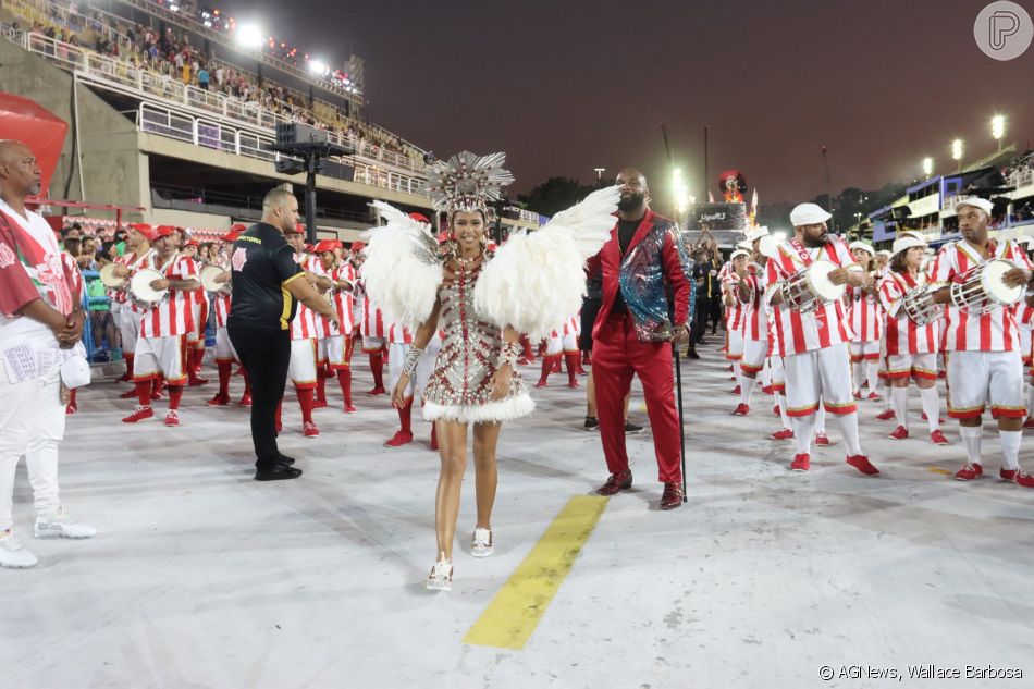 Irmã de Lexa desfilou como rainha da bateria, cujos músicos usavam uniforme do clube de futebol Bangu