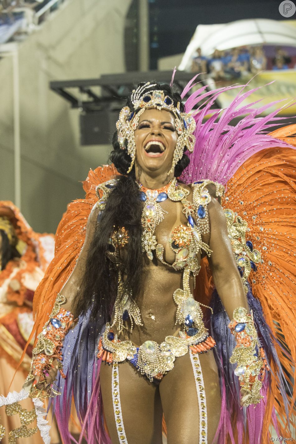 Raissa de Oliveira é a Rainha de Bateria da Beija-Flor