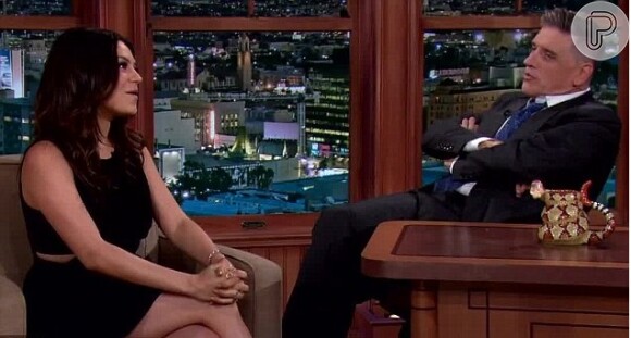 Mila Kunis participa do Late Show With Craig Ferguson dois meses após o nascimento de sua primeira filha, em 10 de dezembro de 2014