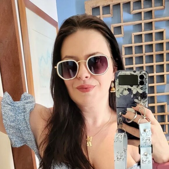 Mariana Bridi diminuiu os seios e fez uma retirada de pele da região abdominal após emagrecimento