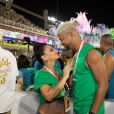  Viviane Araújo escolheu look com franjas e brilho para segundo dia de desfiles do Rio 
  
  