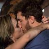 Amanda (Adriana Birolli) beijou Leonardo (Klebber Toledo) na novela 'Império'