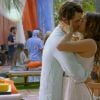 Luiza (Bruna Marquezine) e Laerte (Gabriel Braga Nunes) dão beijo na novela 'Em Família'