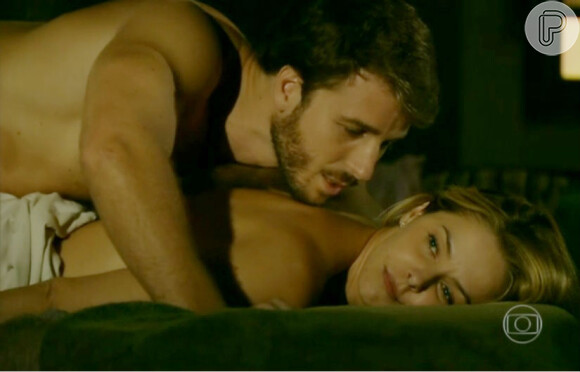 Silvia (Bianca Rinaldi) e Gabriel (Miguel Thiré) fizeram amor na novela 'Em Família'