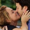 Na novela 'Em Família', Shirley (Viviane Pasmanter) beijou Laerte (Gabriel Braga Nunes)