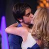Pamela Parker (Cláudia Abreu) e Ernesto (Felipe Abib) dão beijo na novela 'Geração Brasil'
