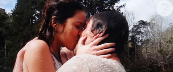 Laura (Nathalia Dill) e Caíque (Sergio Guizé) em cena de beijo na novela 'Alto Astral'