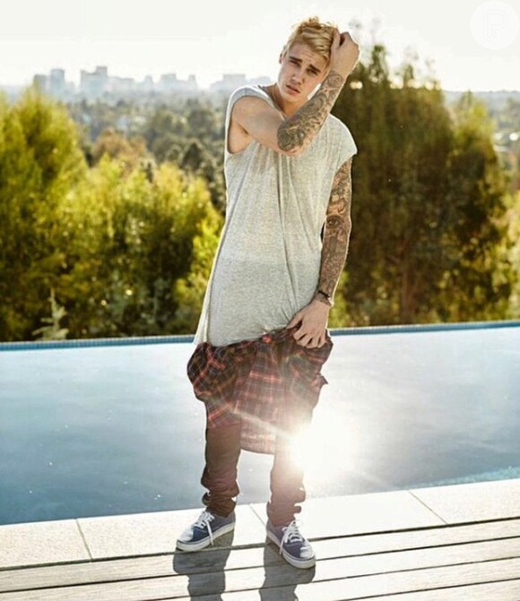 Justin Bieber posa para ensaio em mansão de Los Angeles