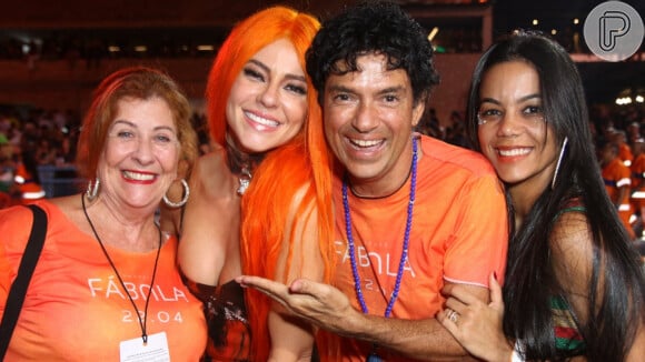 Paolla Oliveira curtiu um camarote de Carnaval com a mãe de Diogo Nogueira, dona Ângela Maria Nogueira
