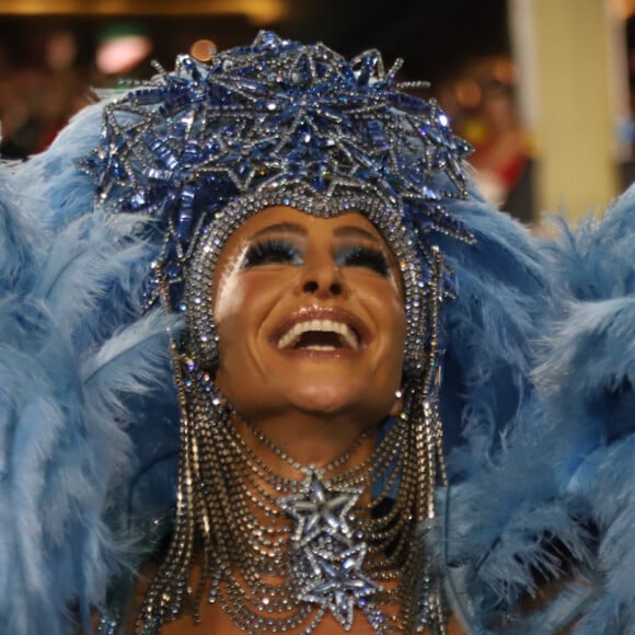 Virgínia Fonseca queria prestigiar Sabrina Sato no desfile de carnaval, mas acabou não conseguindo