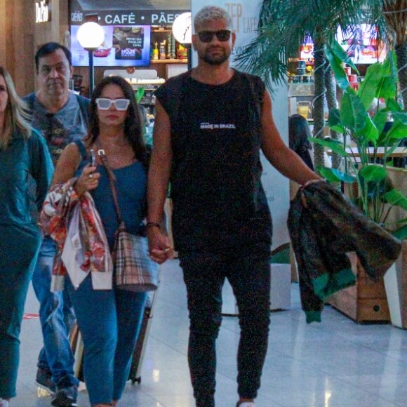 Viviane Araujo não participou do desfile da Mancha Verde porque estava no Rio de Janeiro