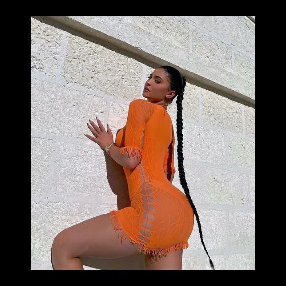 Fotos de Kylie Jenner com o vestido foram parar no site da marca