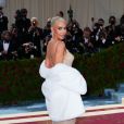 Kim Kardashian surgiu platinada e 7 kg mais magra no MET Gala