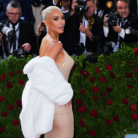 Tudo sobre look de Kim Kardashian no MET Gala: vestido icônico tem mais de 60 anos