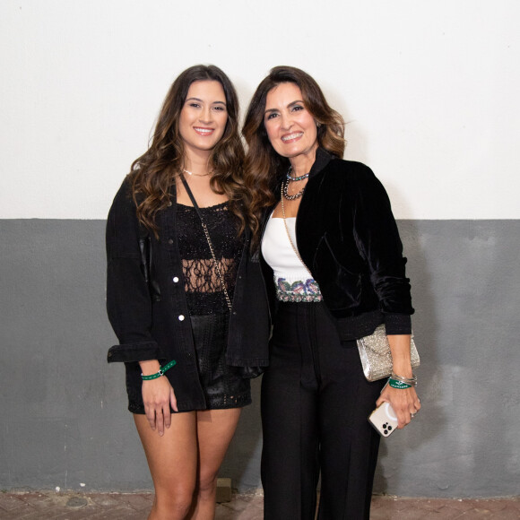 Fátima Bernardes com a filha Bia Bonemer no show de Ivete Sangalo no Rio