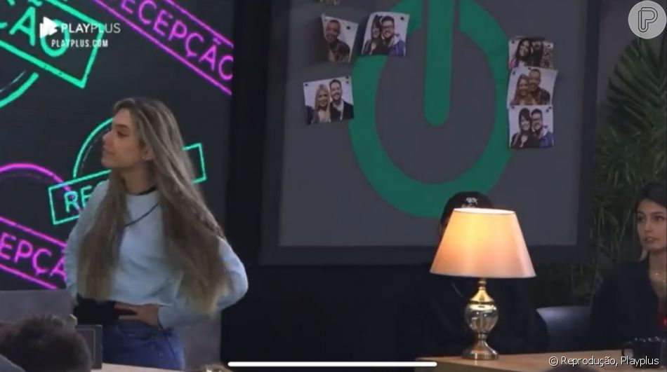 'Power Couple 2022': Karoline Menezes debocha de Brenda Paixão enquanto a ruiva começa a falar
