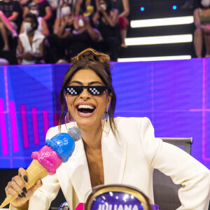 Juliana Paes: 'Preciso contar uma coisa pra vocês, mas não sei se já posso... Então, vou lançar essa... Adivinhem quem vou encontrar amanhã?'