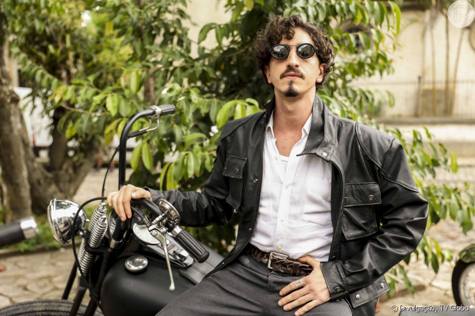 Nelsinho (Johnny Massaro) tenta agredir Isadora (Larissa Manoela) mas Davi/Rafael (Rafael Vitti) e Joaquim (Danilo Mesquita) impedem a partir do capítulo de quinta-feira 26 de maio de 2022 da novela 'Além da Ilusão'