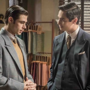 Rafael (Rafael Vitti) e Joaquim (Danilo Mesquita) vão atrás de Isadora (Larissa Manoela) no capítulo de quinta-feira 26 de maio de 2022 da novela 'Além da Ilusão'